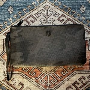 RARE Lululemon Athletica camo clutch wristlets